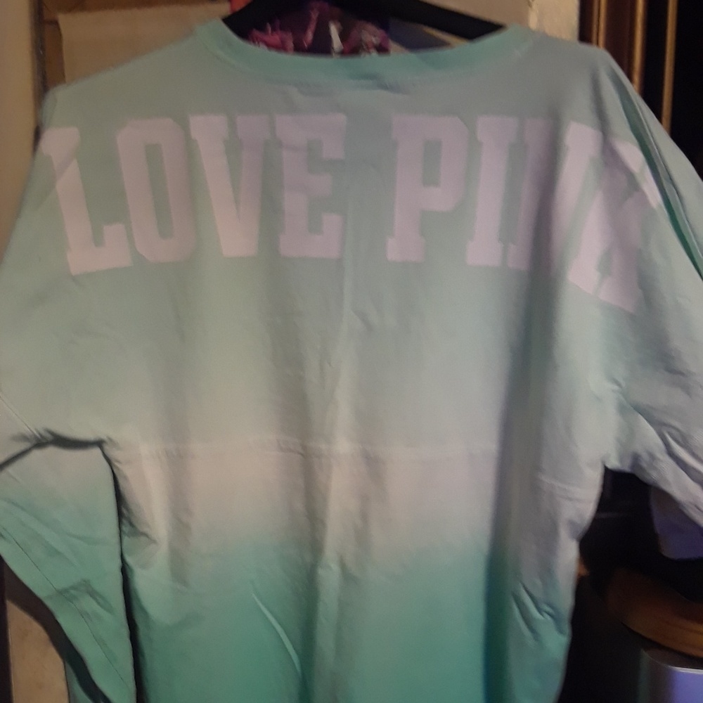 VS pink campus
